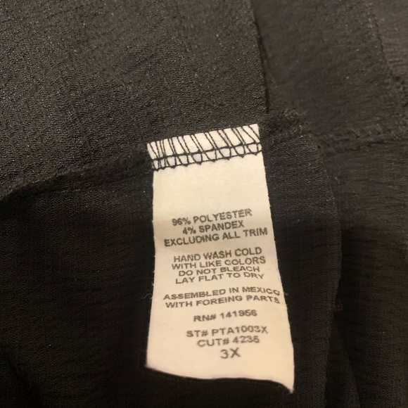 Persaya black and cream off the shoulder top. Cute stitched top design. Size 3x. - Picture 5 of 5